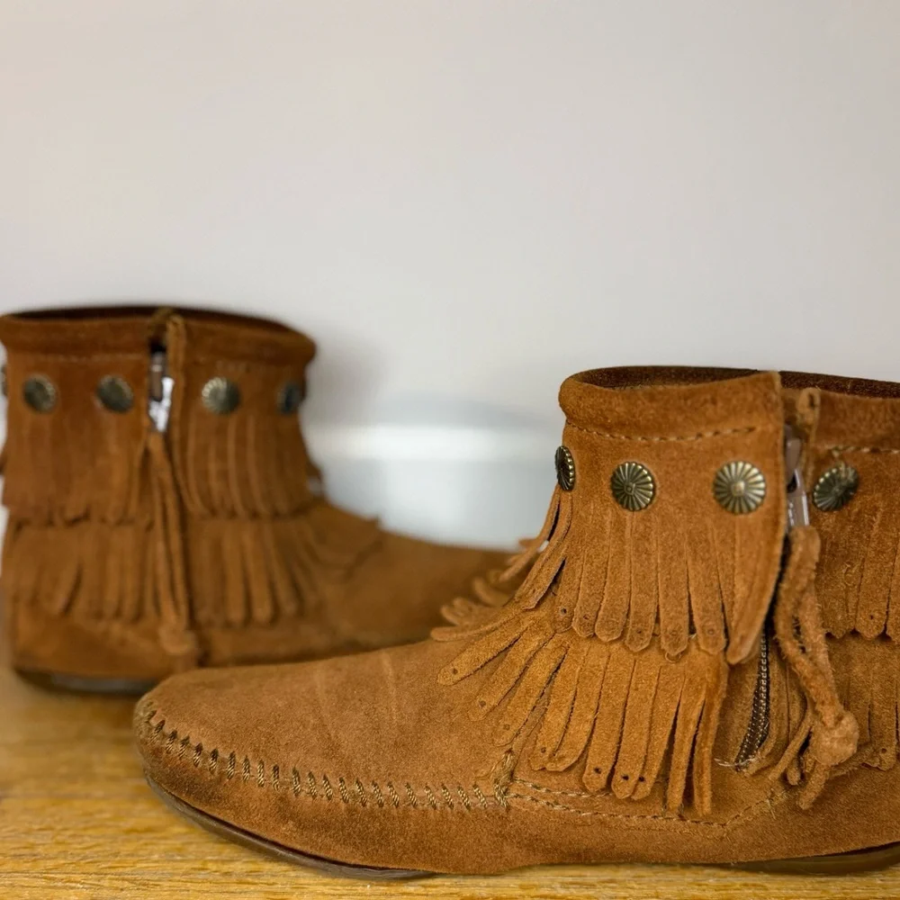 Minnetonka Kids Double Fringe Suede Ankle Boots Size 3-4 Cognac
